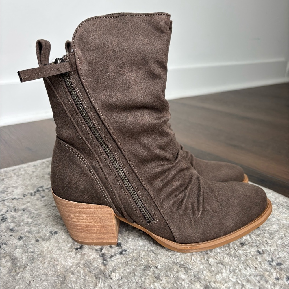 Very G Desiree Boot - Taupe